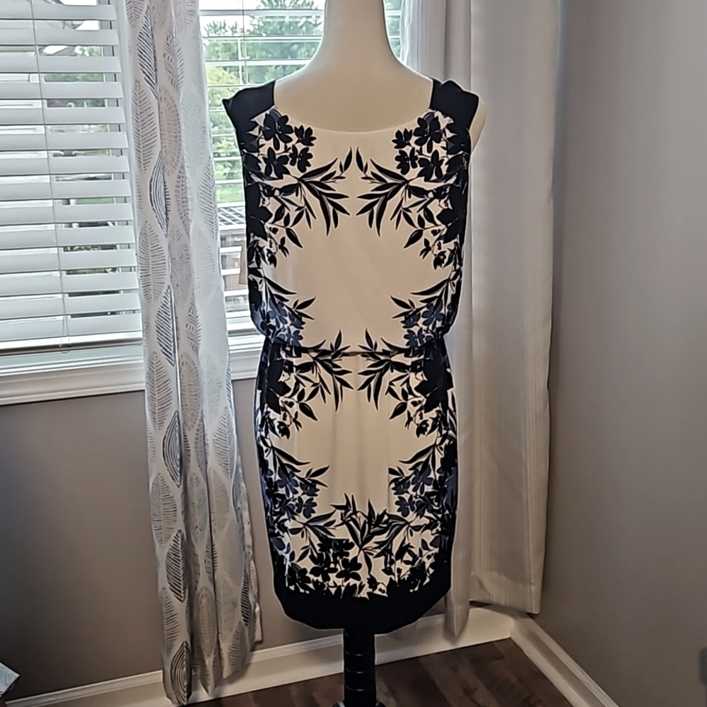 Roz&Ali sleeveless, white/black/blue tropical print Dress size 8P - Picture 3 of 8